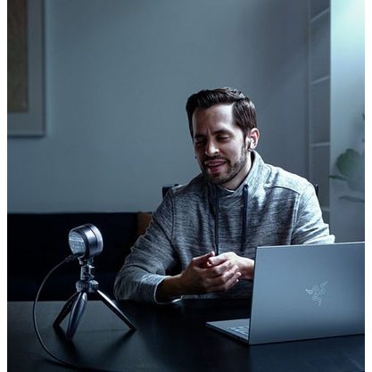 Веб-камера Razer KIYO Pro